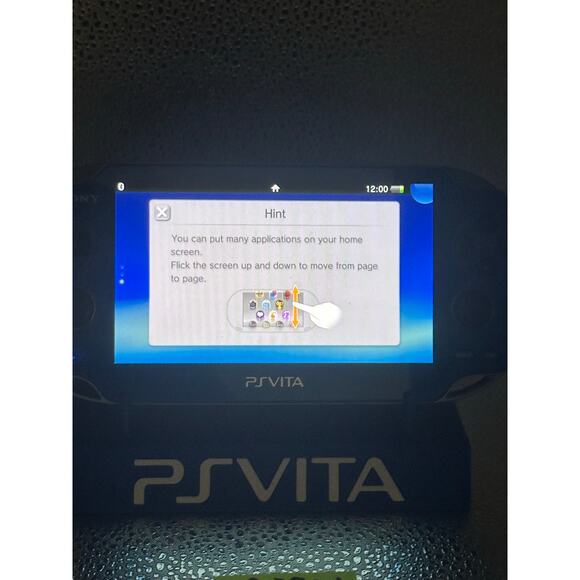 ps vita 1000 w/charger - Picture 6 of 7